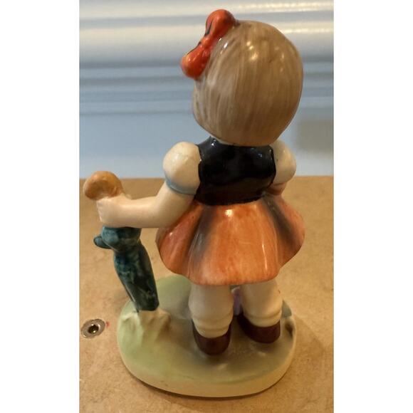 Vintage Girl Figurine with Umbrella & Doll – Marked C7199 Japan 5” Tall - Picture 4 of 8